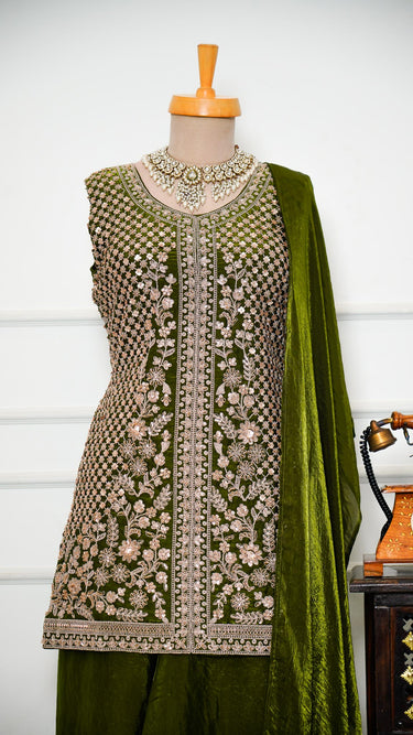 Handembroidered Sarara Suit Kiara