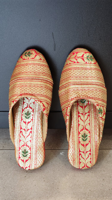 Banarasi Gunyo Cholo Set