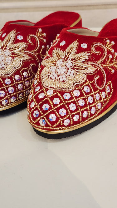 Bridal Hand Embroidered Velvet Jutti Laligurans