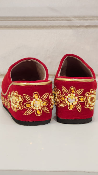 Bridal Hand Embroidered Velvet Jutti wisteria