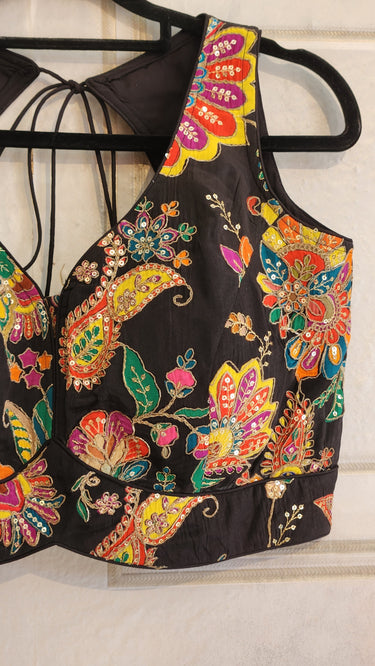 Multicolor Sleeveless Paisley Blouse in Black