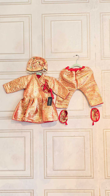 Taas Pasni Set with Pearlwork Topi and Jutti