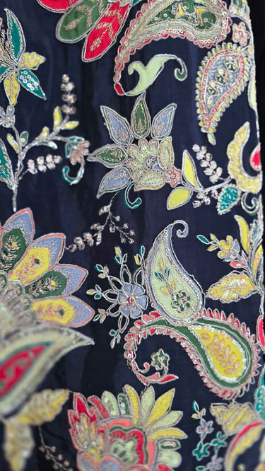 Paisley Sleeveless Sarara Suit in Black Base