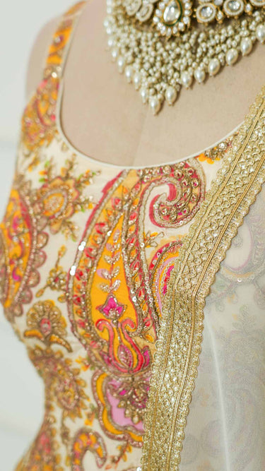 Paisley Sleeveless Sarara Suit in White and Hot Pink