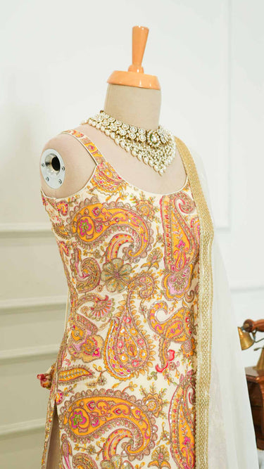 Paisley Sleeveless Sarara Suit in White and Hot Pink