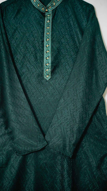 Mens Kurta with Pattern Threadwork and Embroidered Neckline