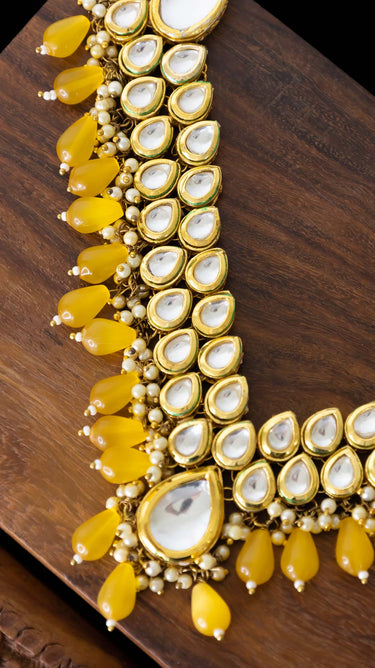 Bhavya Kundan Necklace in Yellow with Earrings