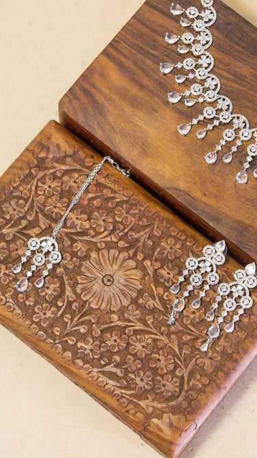 White American Diamond Locket And Earring Smara