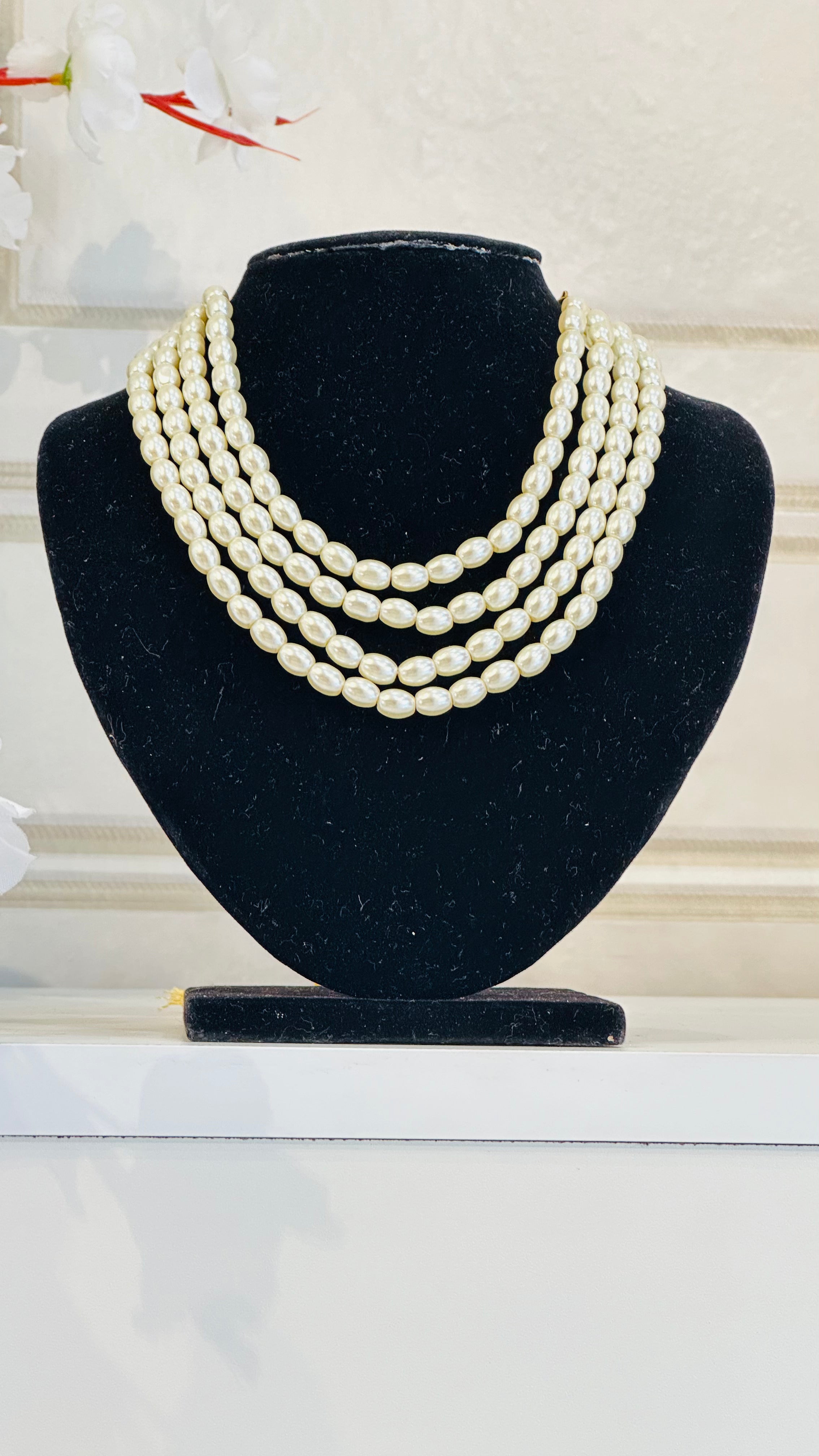 White 4-Layer Pearl Necklace Daisy