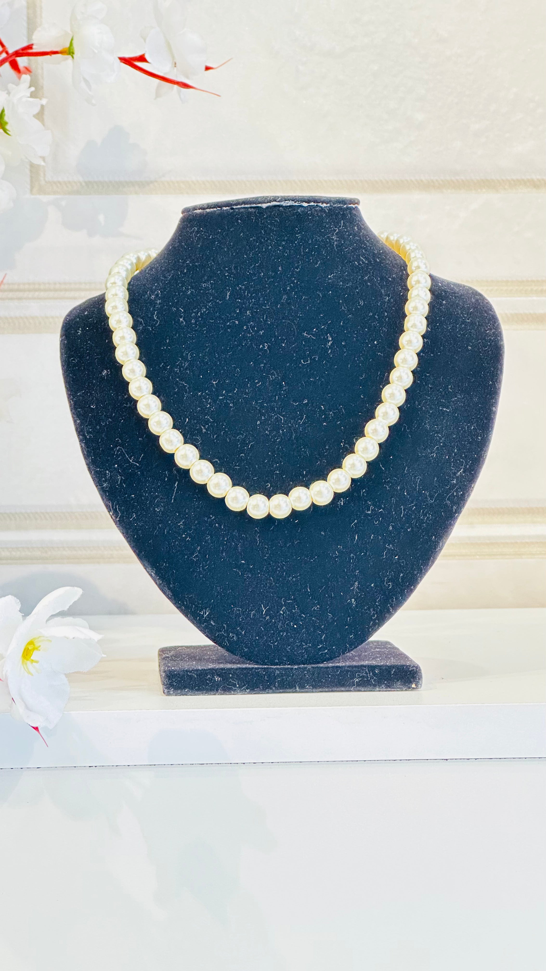 White Single Layer Pearl Necklace Camellia