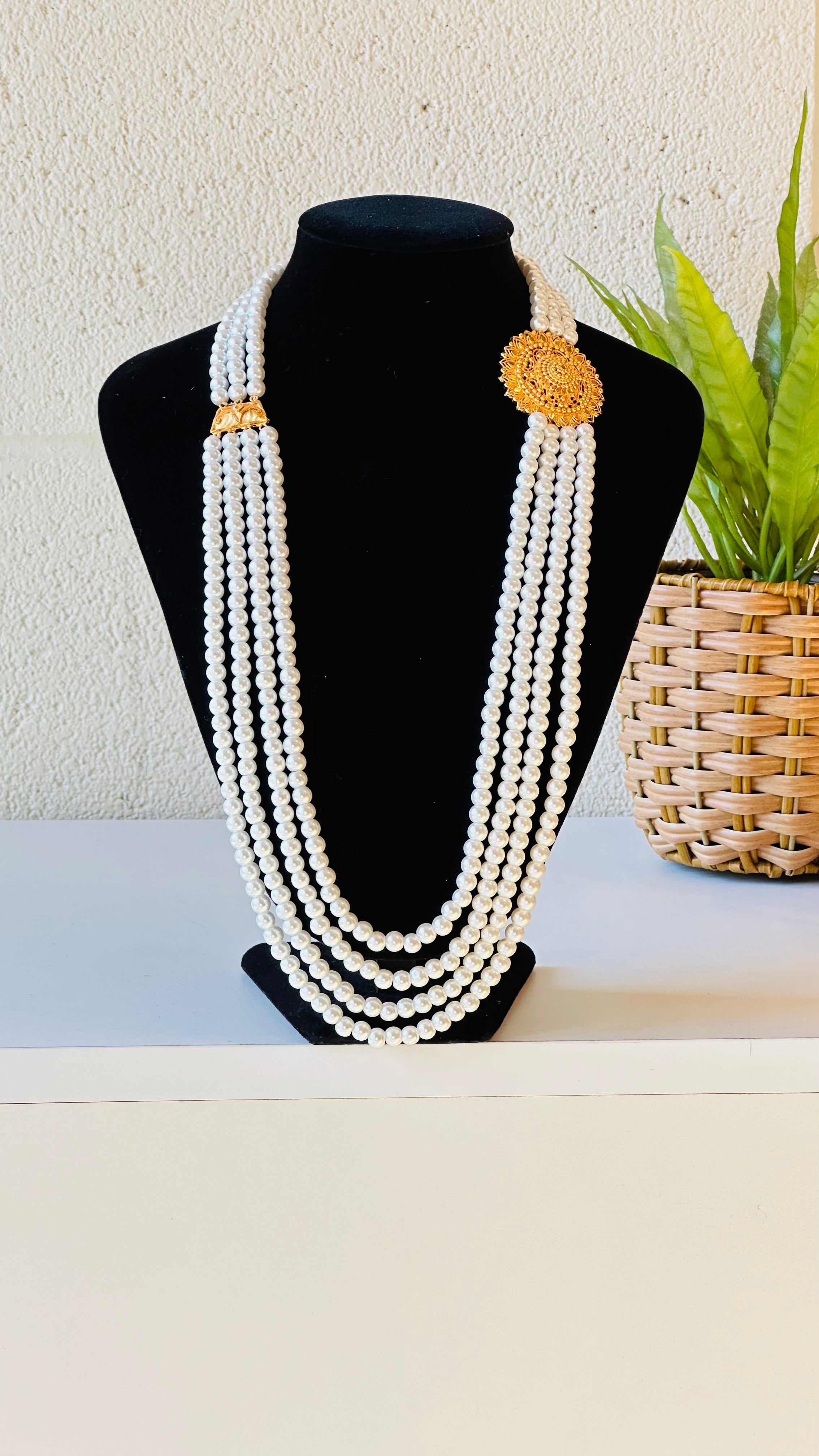 White Pearl Gold Plated Necklace Chandra Haar Tulip
